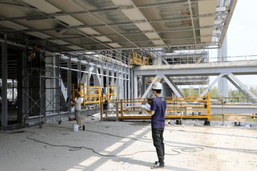 炙熱八月,陽光很烈,你們很美