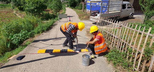 整治交叉路口安全隱患 縣公路建設養護中心狠抓 五小工程 建設